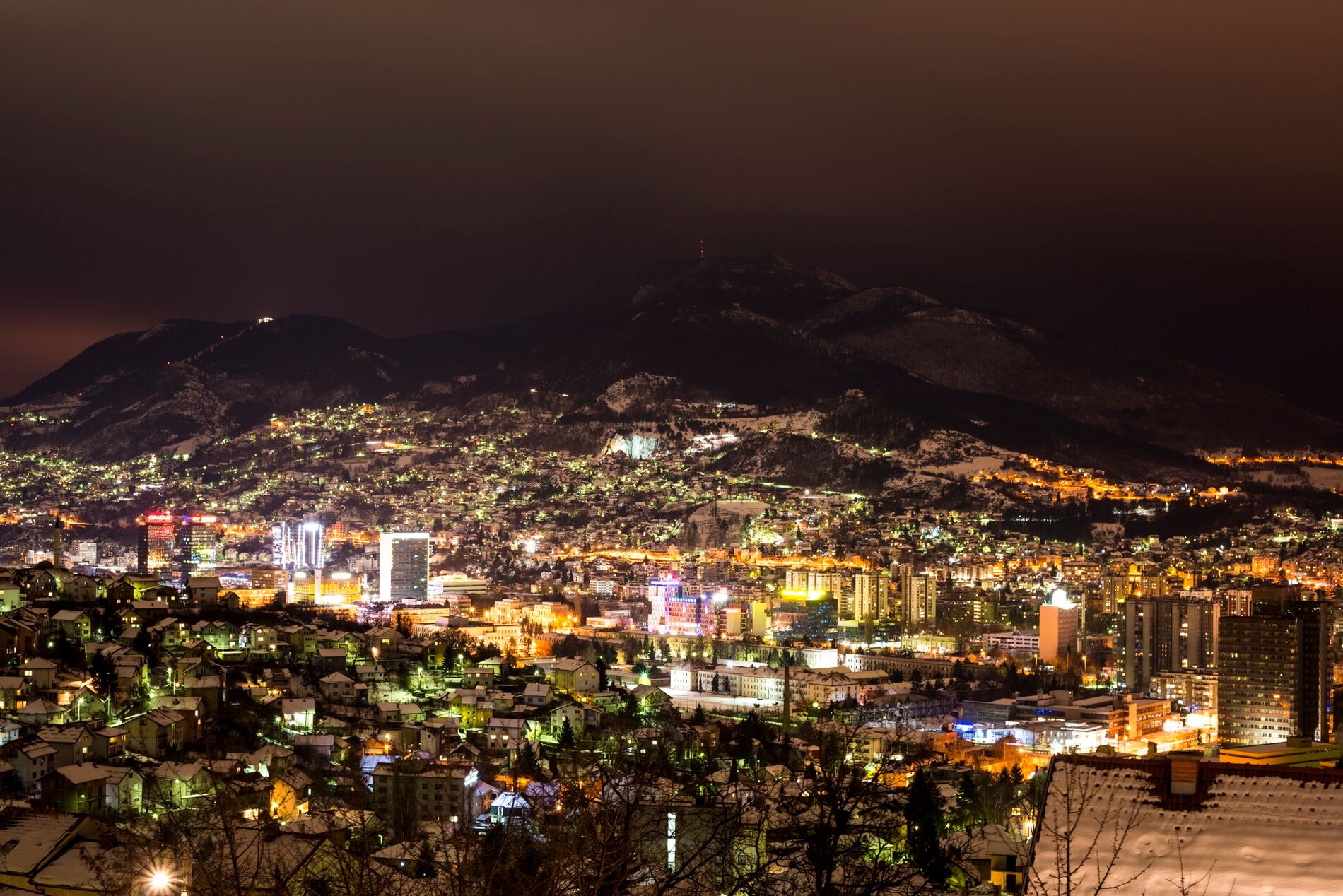 Blick über das nächtliche Sarajevo, Winter 2019 ©Oliver Wolff
