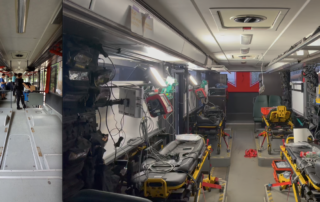 inke Seite: Innenansicht eines Busses ohne Bussitze mit drei stehenden Personen, rechte Seite: derselbe Bus ausgestattet mit Krankentragen und medizinischem Equipment
