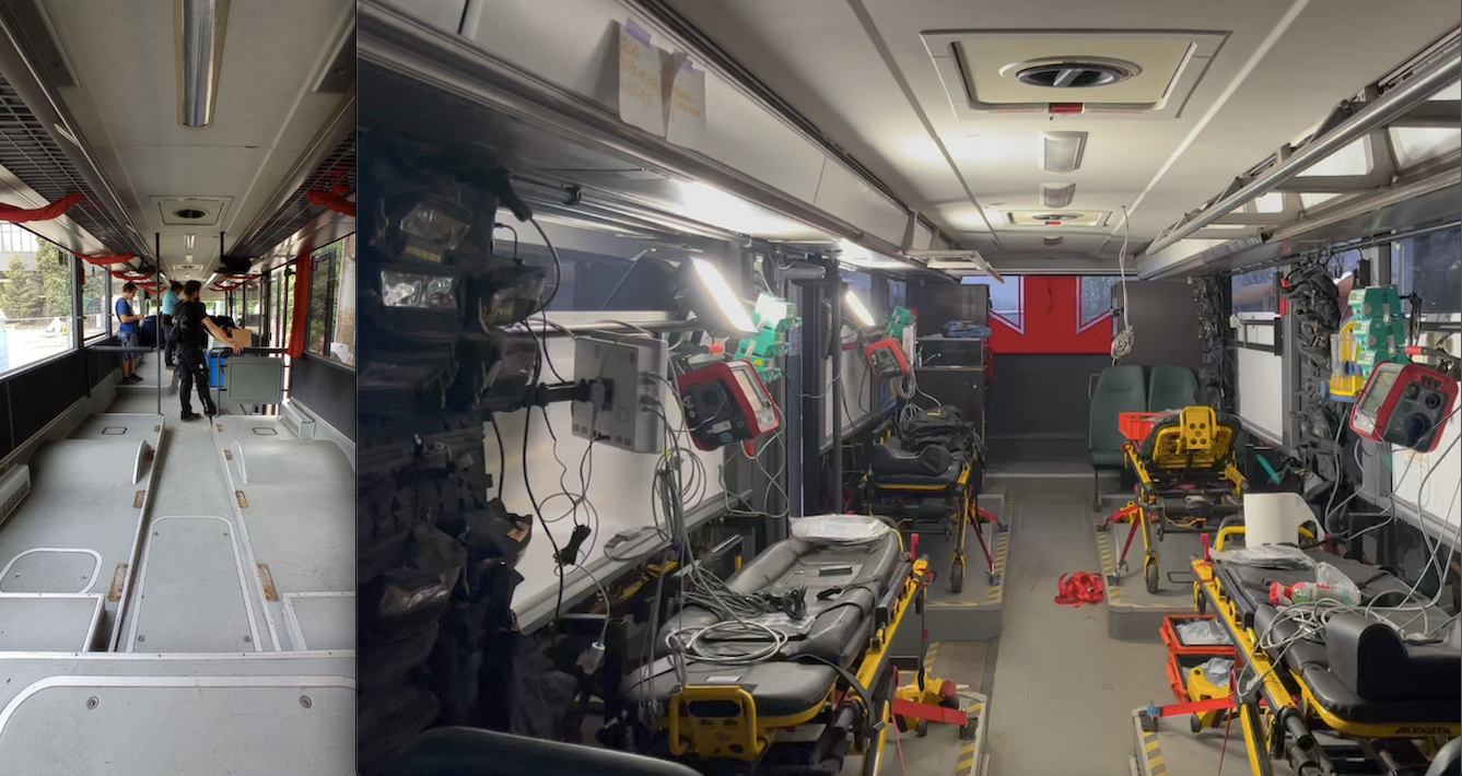 inke Seite: Innenansicht eines Busses ohne Bussitze mit drei stehenden Personen, rechte Seite: derselbe Bus ausgestattet mit Krankentragen und medizinischem Equipment