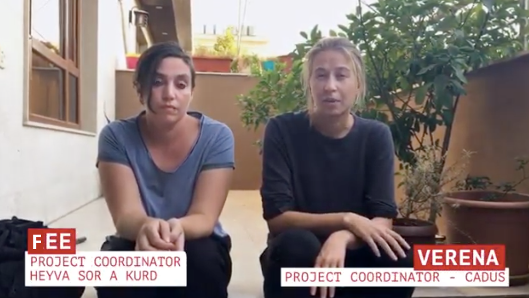 Fee von Heyva Sor und Verena von CADUS in Erbil, nach dem Abzug aus Nordostsyrien. (Standbild)